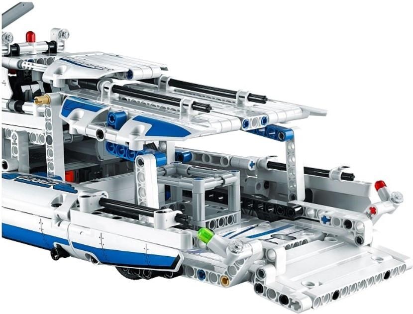 Конструктор LEGO Technic Грузовой самолет 42025 фото 5
